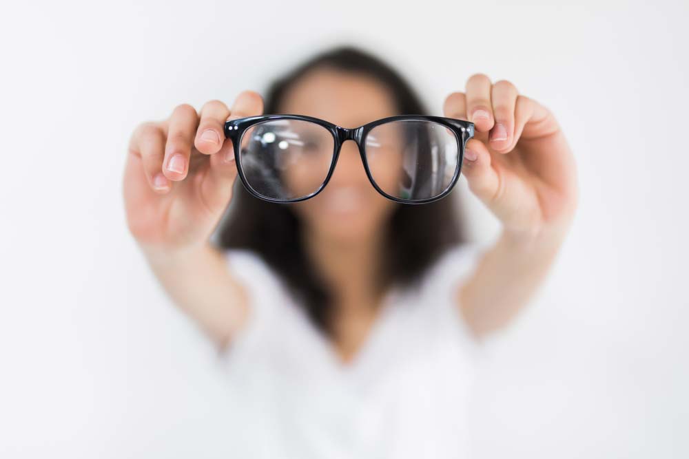 Szemüveg készítés rosszul, avagy mit okoz, ha „rossz” a szemüveg?